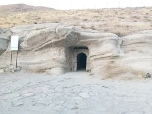 قدمگاه؛ معبدی رازآلود در دل کوه